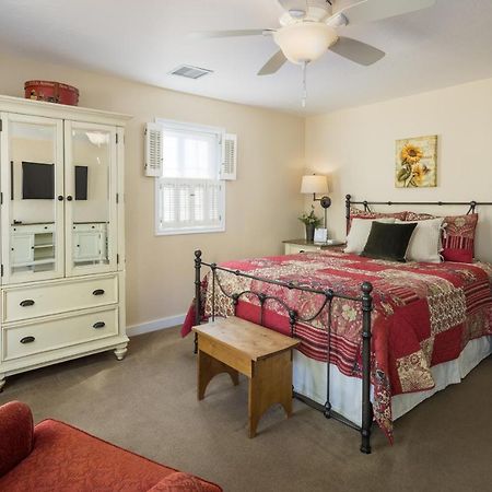 Sunflower Hill Inn Моуаб Екстериор снимка