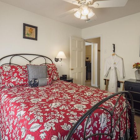 Sunflower Hill Inn Моуаб Стая снимка