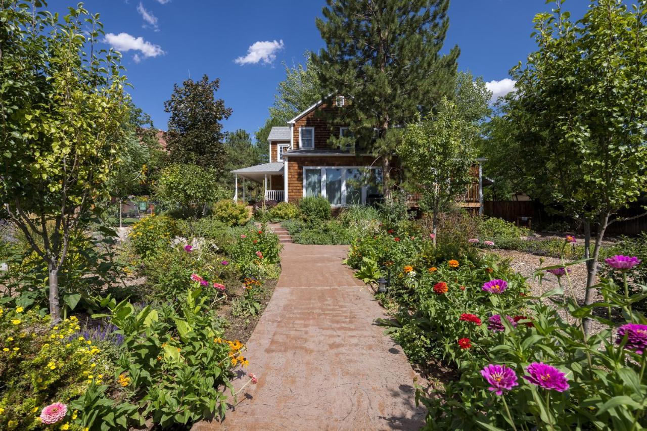 Sunflower Hill Inn Моуаб Екстериор снимка