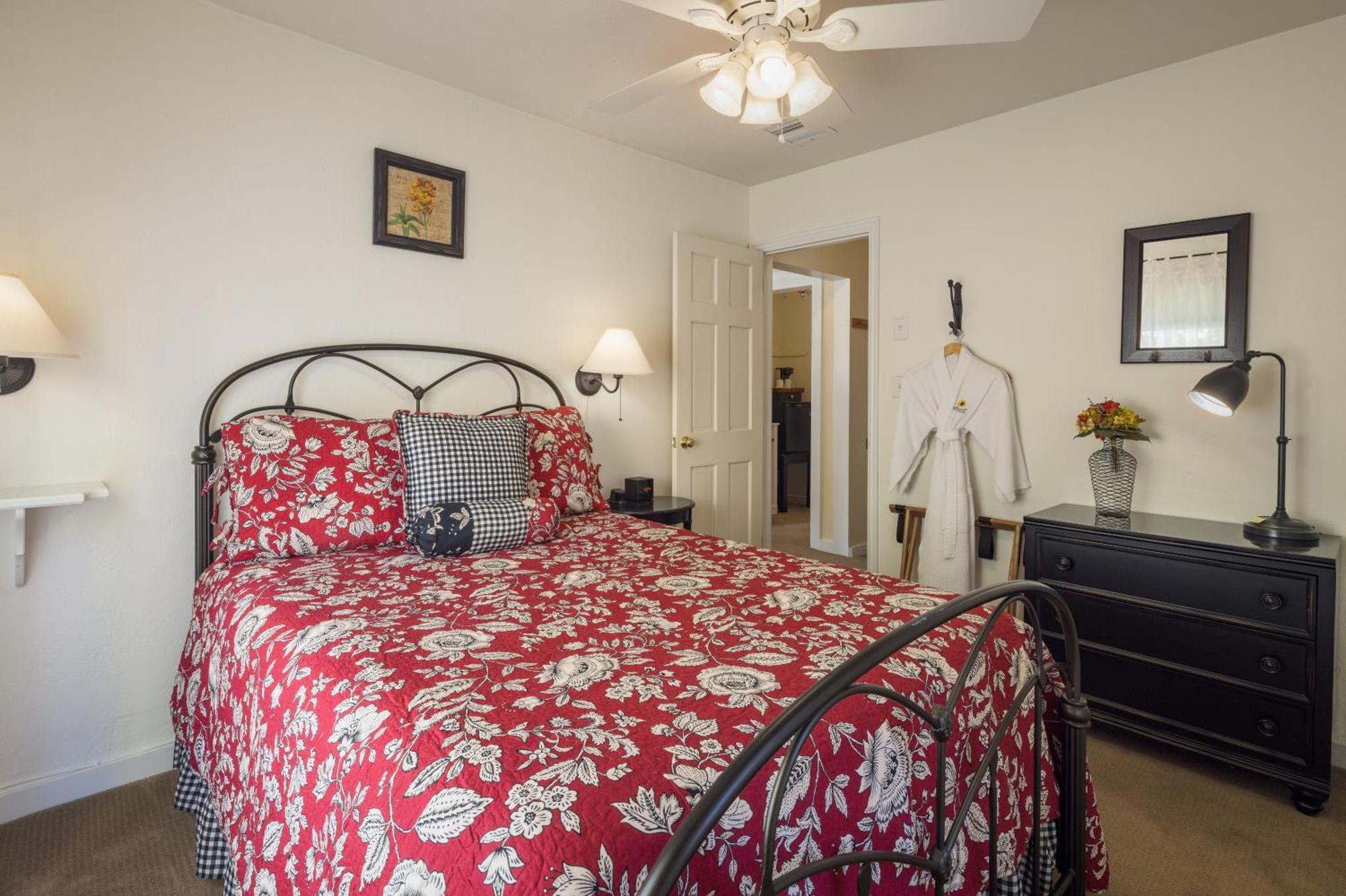 Sunflower Hill Inn Моуаб Стая снимка